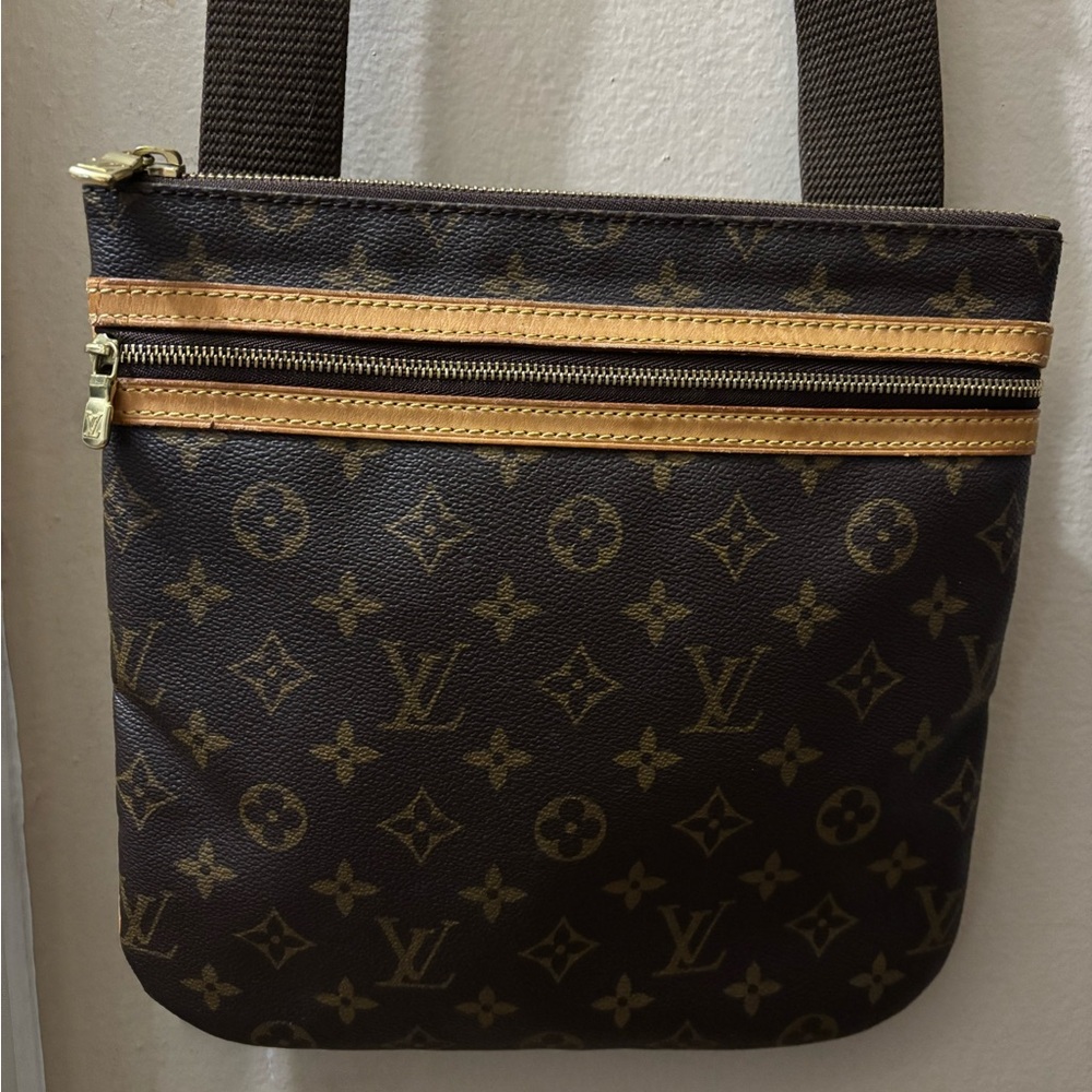 Louis Vuitton Pochette Bosphore Monogram. Authentic & includes original receipt